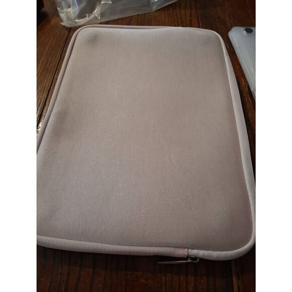 New Wocadi 5-in-1 Peach Orange Green MacBook Pro 15 Sleeve Protection Kit - Picture 4 of 6